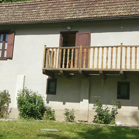 Maison D'hôte, Gîte, La Maisonnette * Vic-sur-Cère